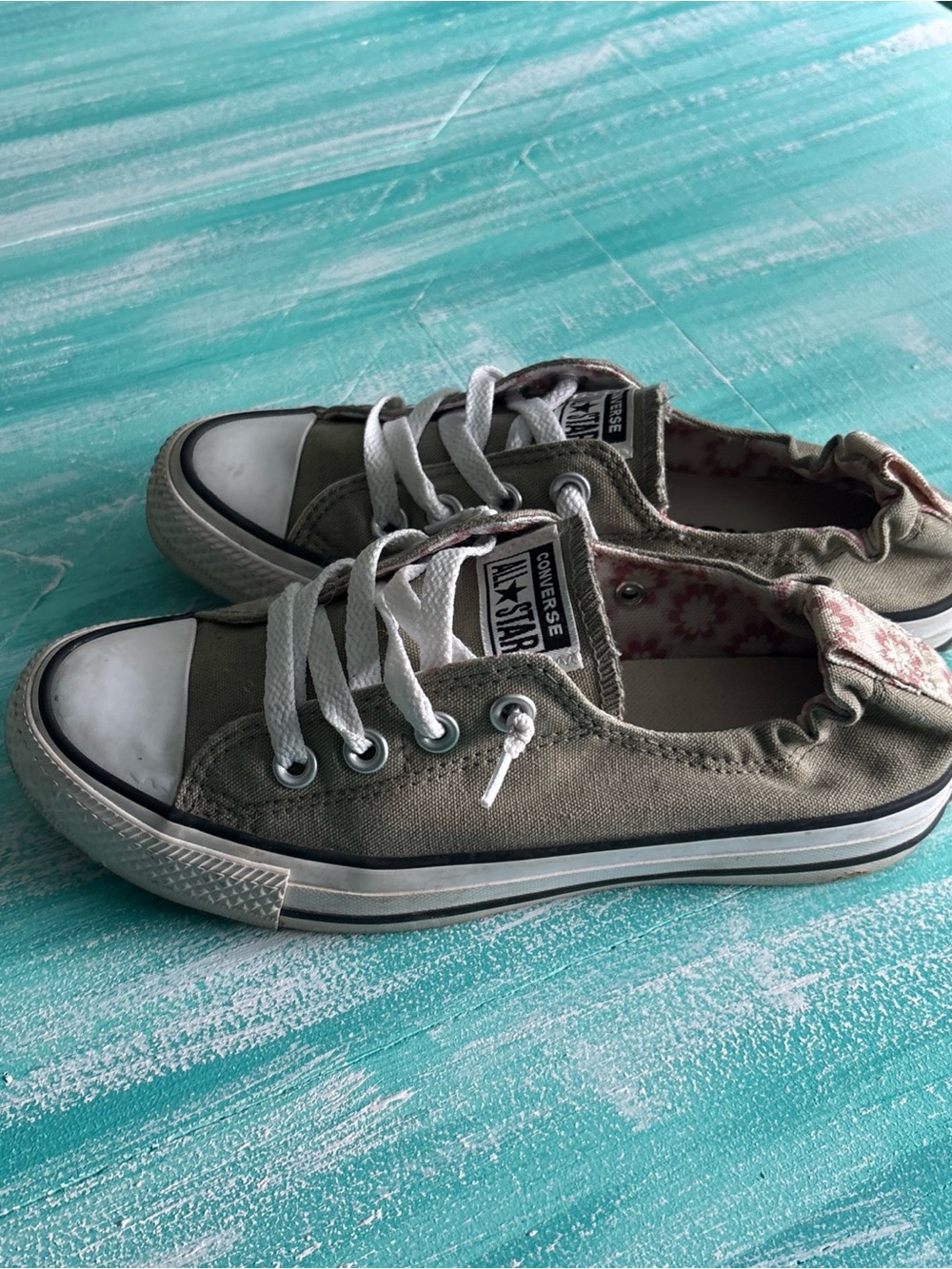 Converse women’s Olive Green Low Top Sneakers
